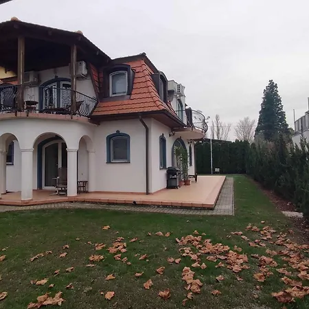 In 48107 * Balatonboglár