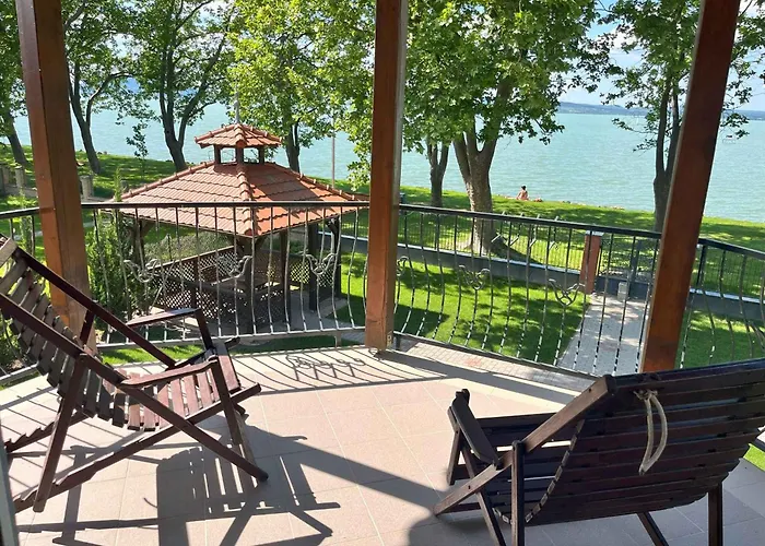 In 48107 * Balatonboglár